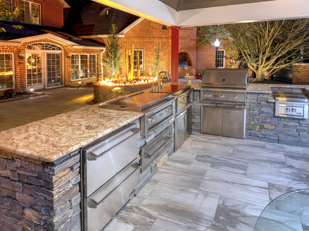 Outdoor pool house kitchen